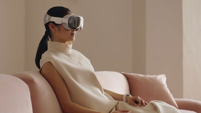 Vision Pro di Apple, a chi serve un computer montato sul viso e collegato a un marsupio?