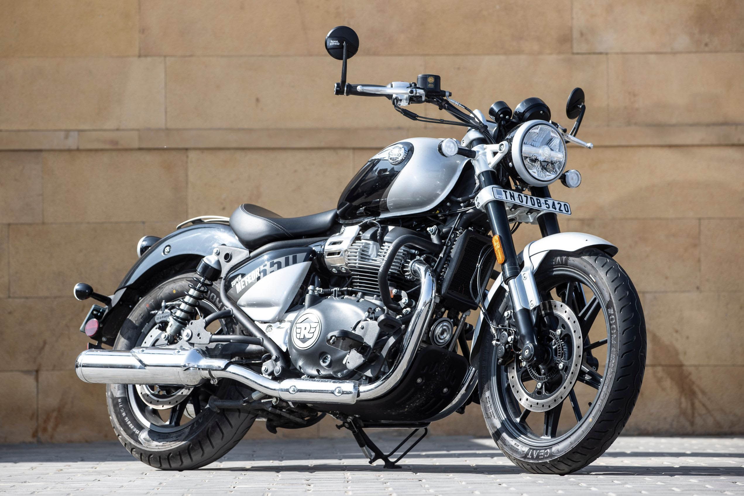 Royal Enfield Super Meteor 650, pochi pensieri ma tante soddisfazioni