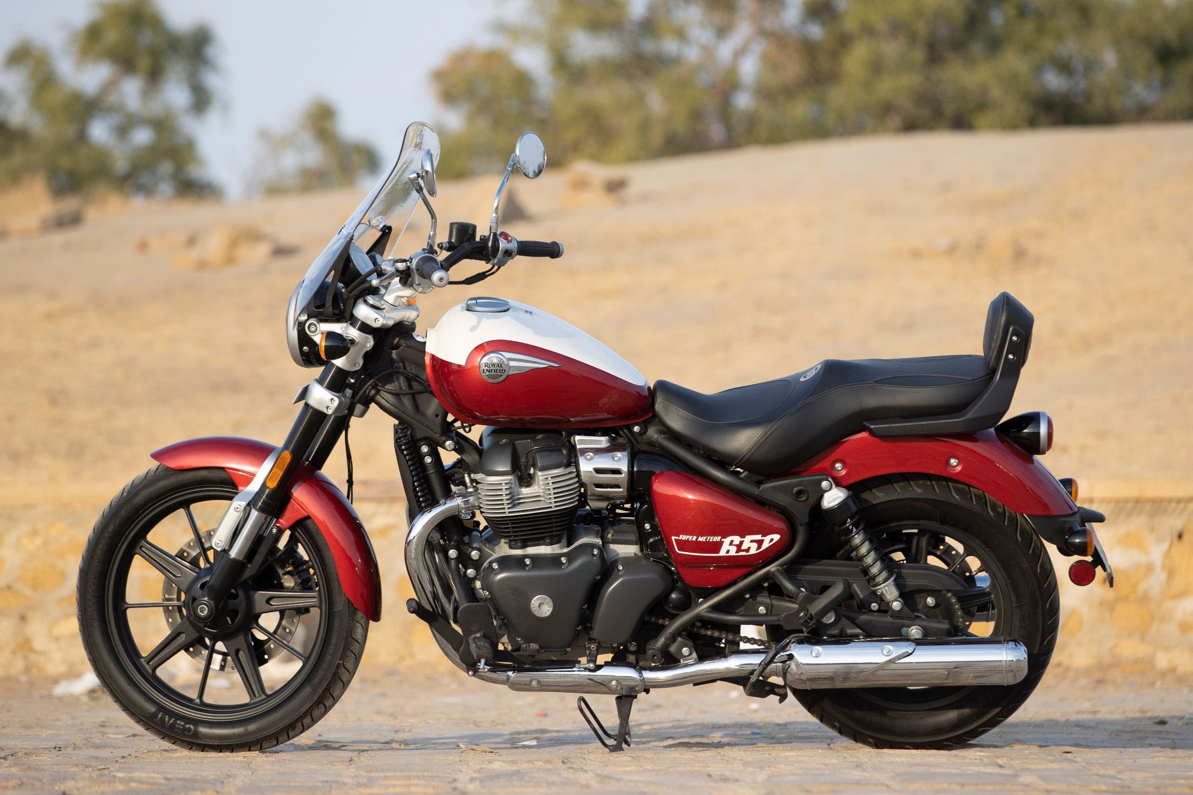 Royal Enfield Super Meteor 650, pochi pensieri ma tante soddisfazioni