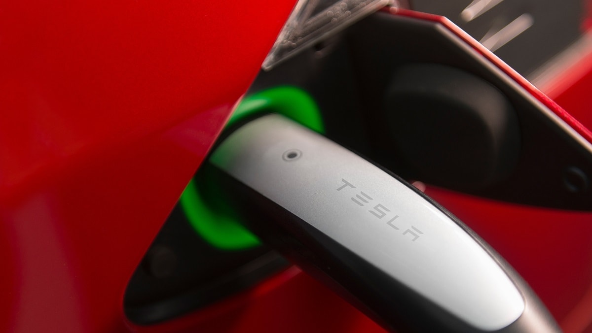 Il connettore North American Charging Standard di Tesla