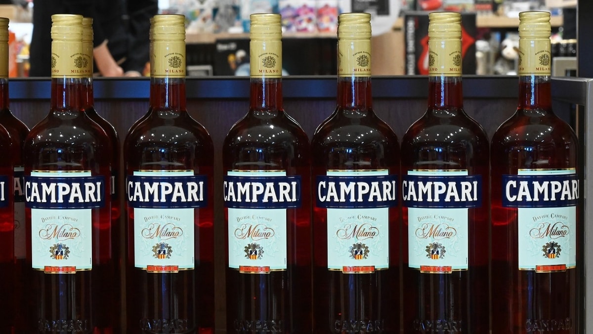 AEROPORTO KAROL WOJTYLA AREA  IMBARCHI  NUOVO DUTY FREE HEINEMANN   VETRINA  BOTTIGLIE  CAMPARI  MILANO