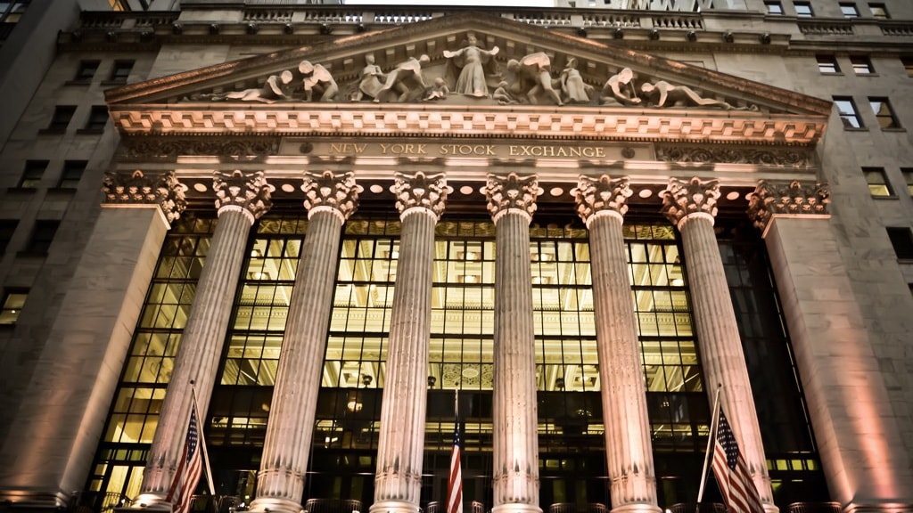 La diretta da Wall Street | Borse Usa chiudono contrastate. Gi&ugrave; Tesla e Netflix. Mercato del lavoro resta tonico