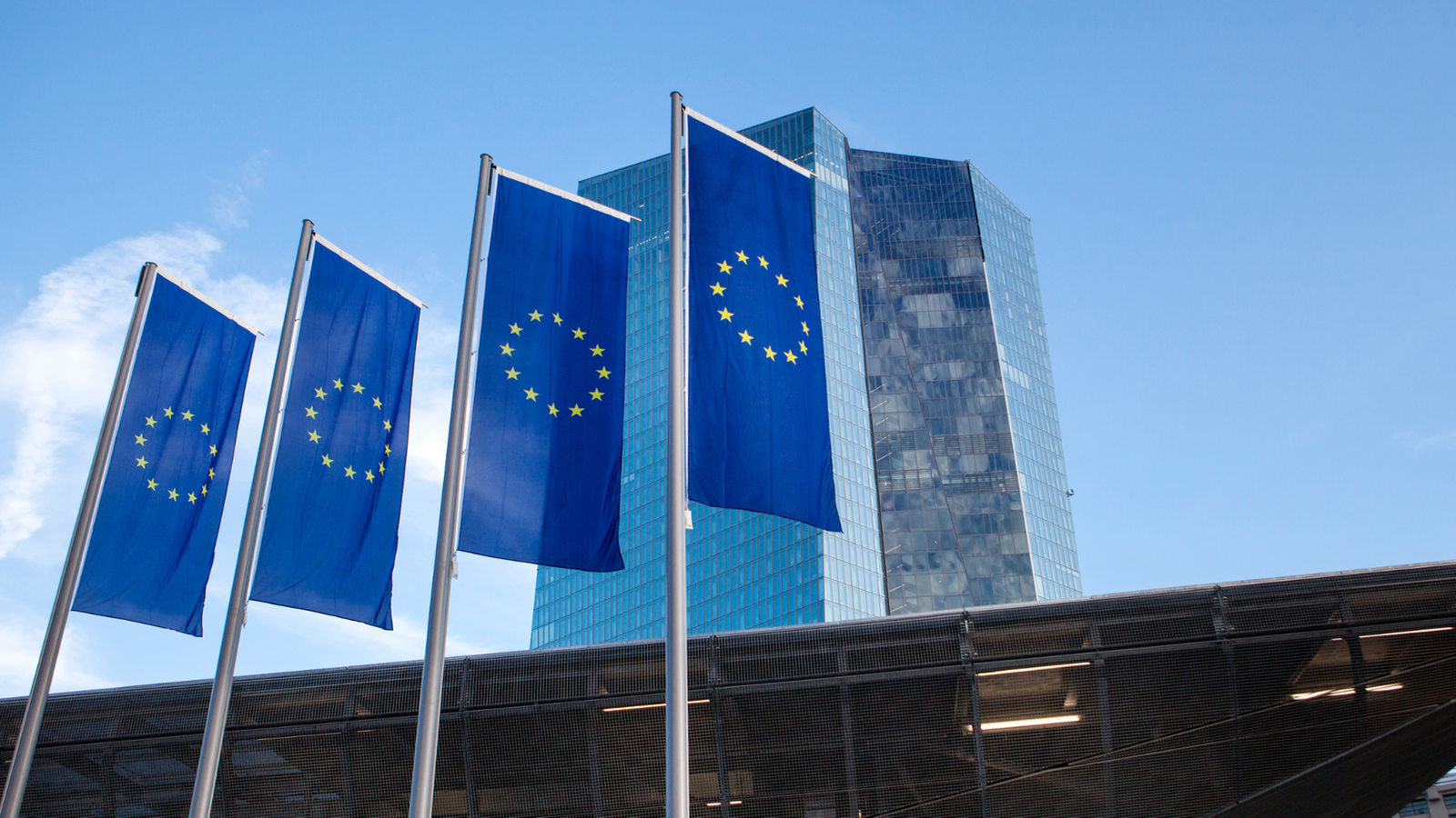 Bce, la domanda di prestiti alle imprese dell’Eurozona scende ai minimi da 20 anni. In forte calo anche le richieste di mutui