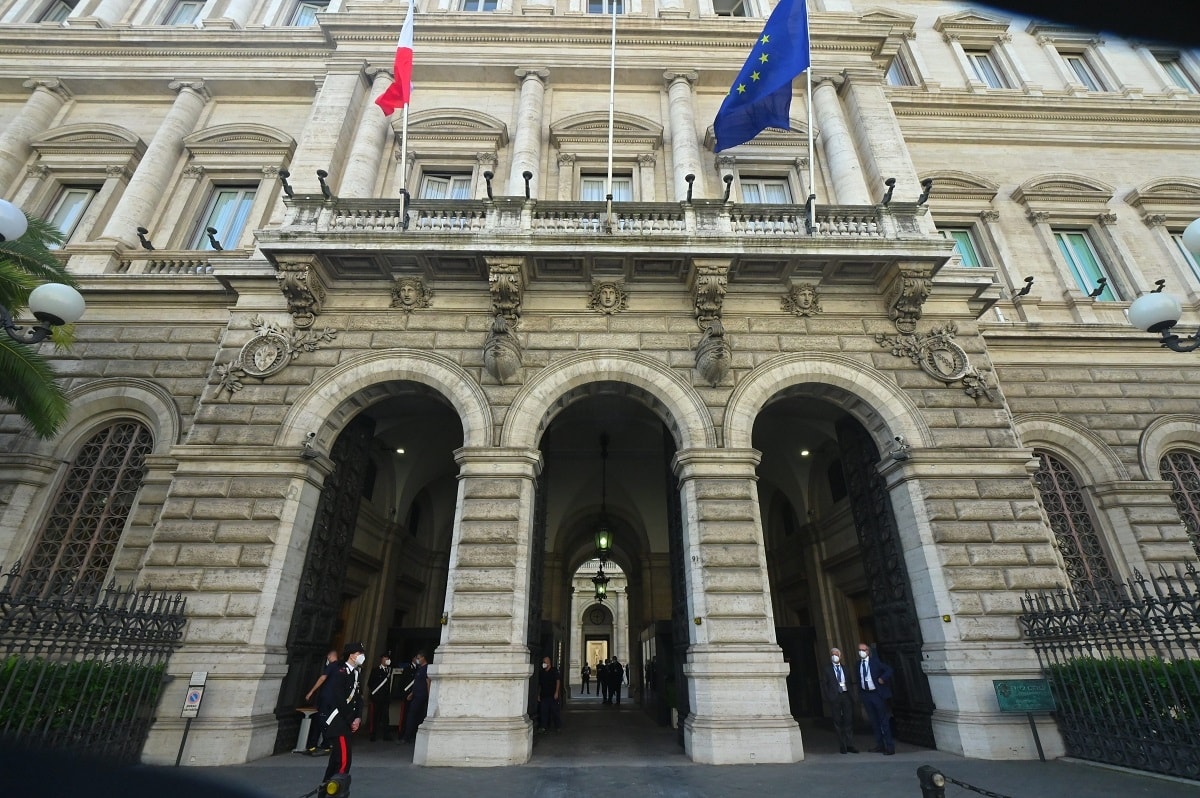 Debito pubblico: a giugno nuovo record a 2.840 miliardi. A chi appartiene e come &egrave; composto