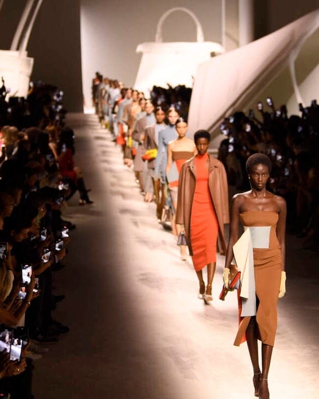 Il finale della sfilata Fendi