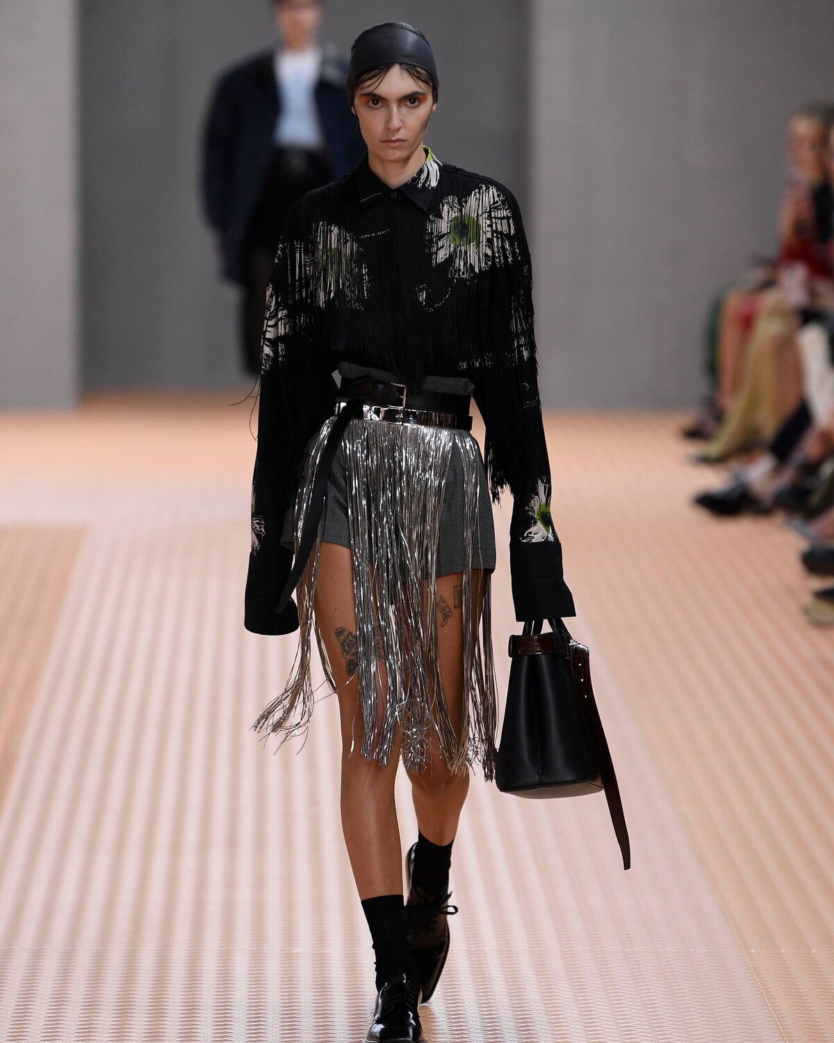 Un look dalla collezione Prada spring-summer 2024