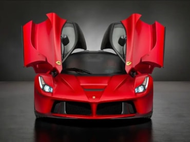 Azioni di lusso: 60 titoli per battere i tassi fra auto, moda, tech, yacht e gioielliAzioni di lusso: 60 titoli per battere i tassi fra auto, moda, tech, yacht e gioielli