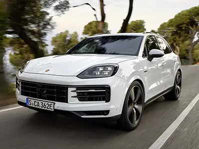 Porsche Cayenne, il Suv convince anche in veste ibrida