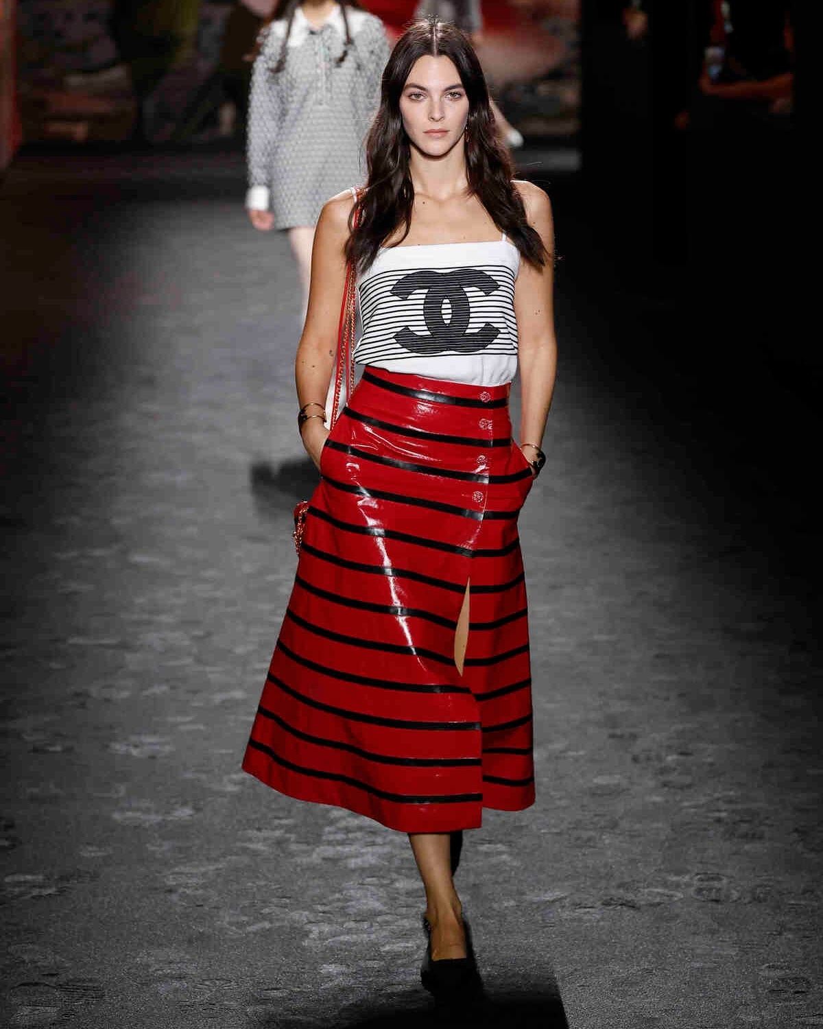 Vittoria Ceretti indossa un look spring-summer 2024 di Chanel