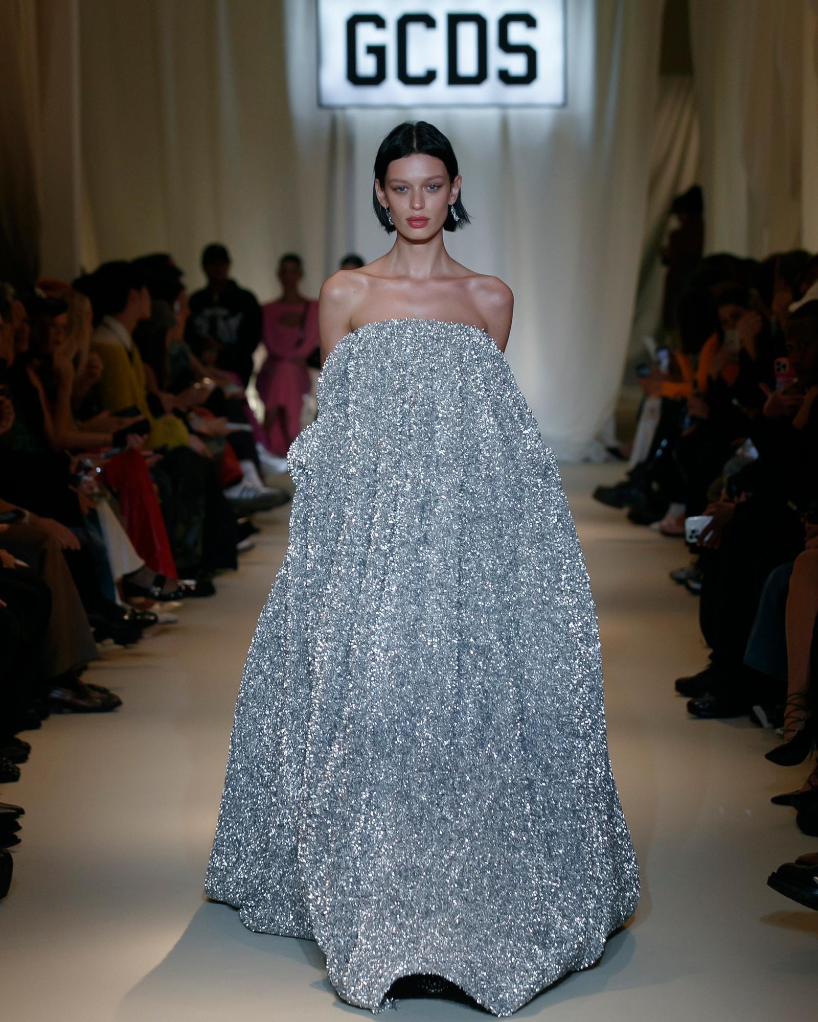 Un look spring-summer 2024 di Gcds