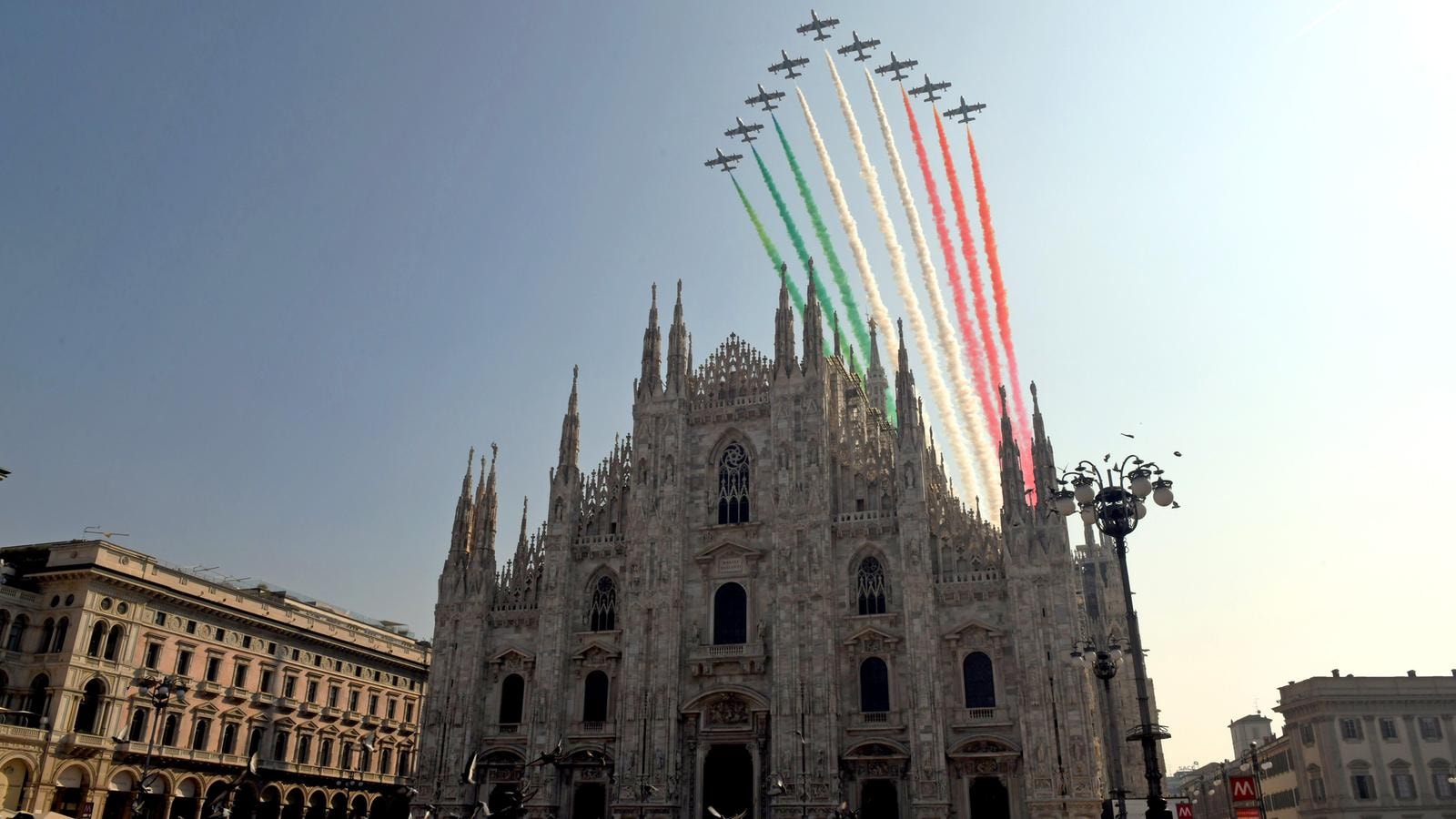 Tricolor arrows pass over Milan Cathedral