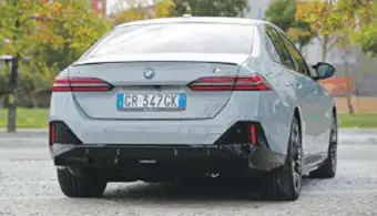 BMW Serie 5, comfort e tecnologia si confermano al top