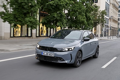 Opel Corsa, nuovo look e due versioni elettriche