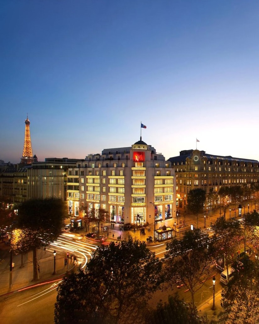 Una veduta degli Champs élysées a Parigi