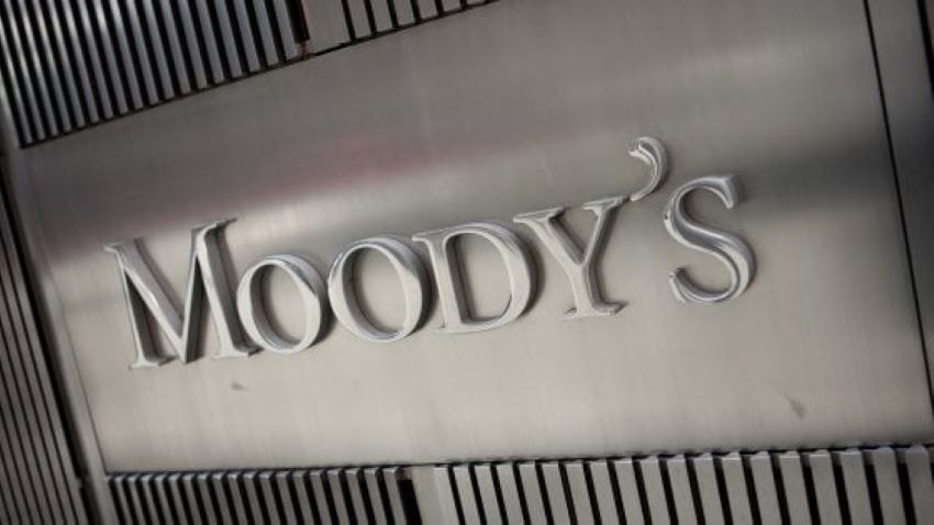 Il Btp &egrave; sotto il 4,4% e lo spread stringe a 176. Ora Moody’s potrebbe fare un regalo di Natale in anticipo a Roma