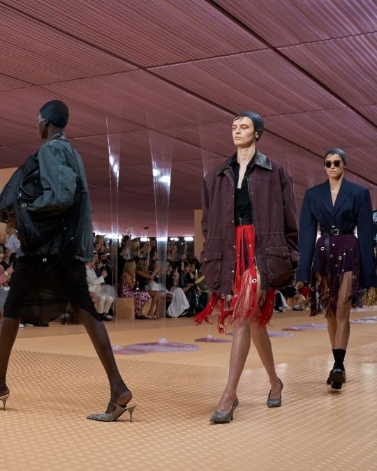 Il finale dello show spring-summer 2024 di Prada (courtesy Prada)