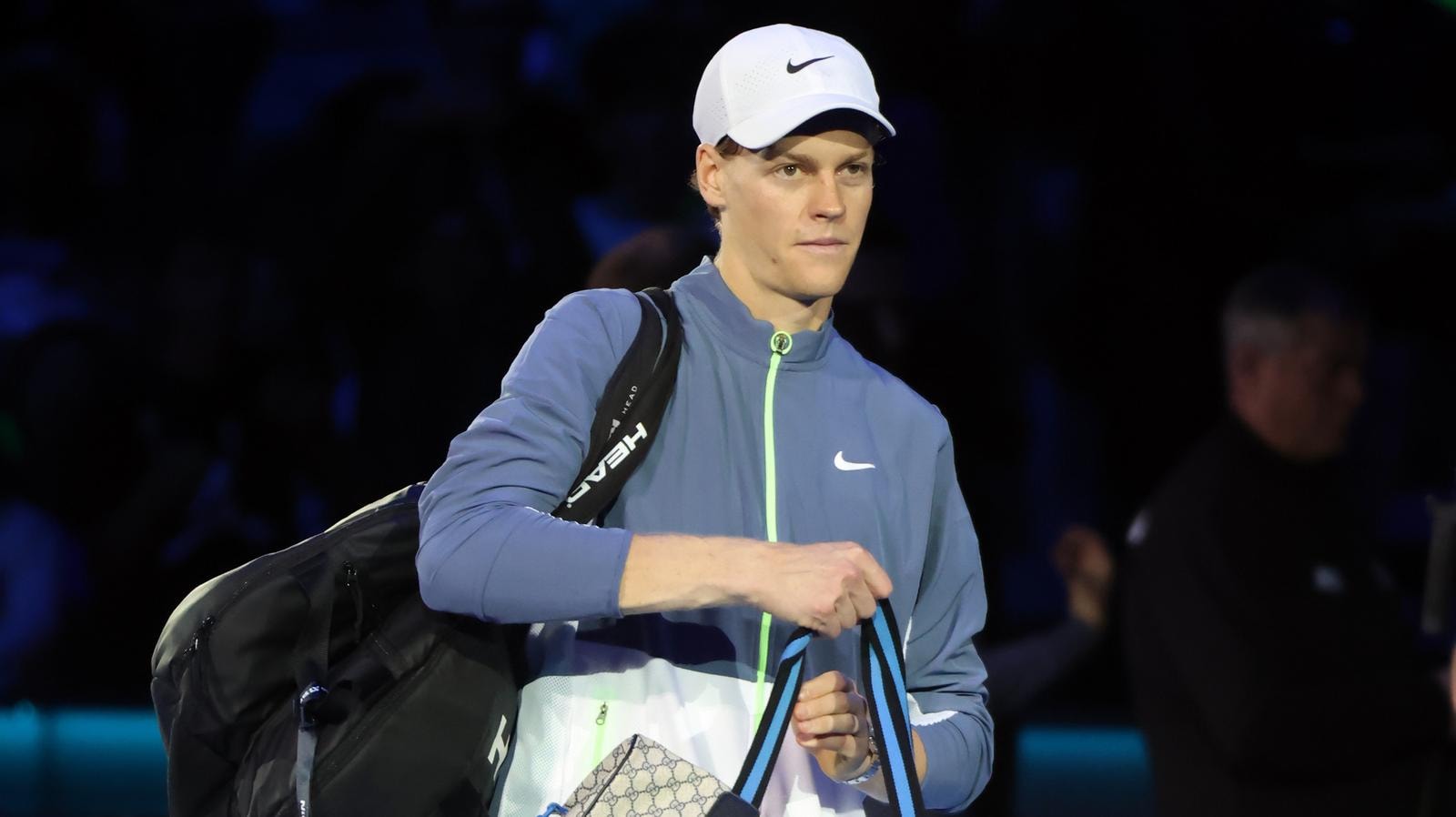 Jannik Sinner con il borsone Gucci alle Nitto Atp finals 2023 (courtesy Gucci)