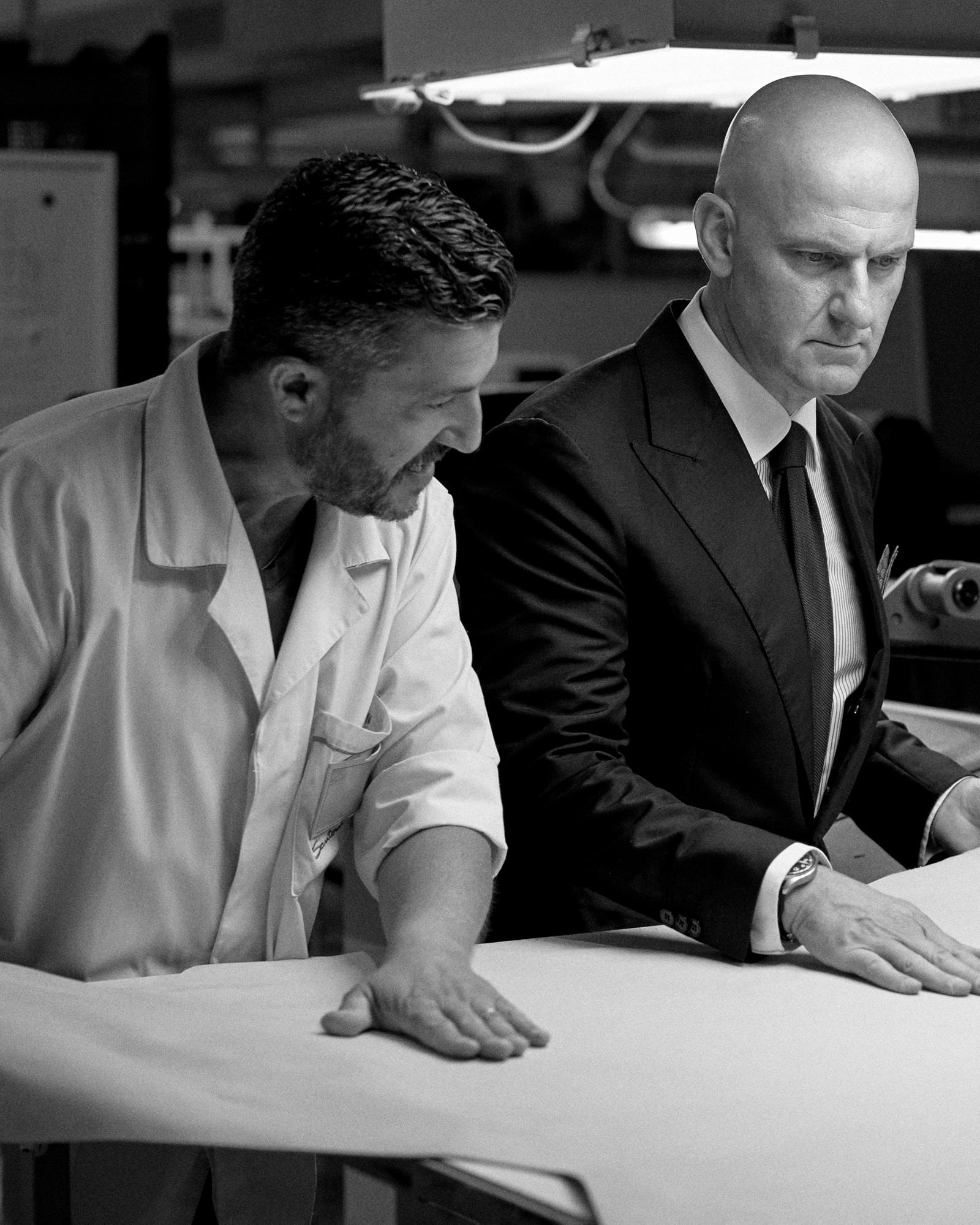 Giuseppe Santoni e un artigiano (courtesy Santoni)