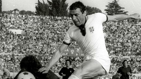 Addio a Gigi Riva: il calcio piange Rombo di tuono