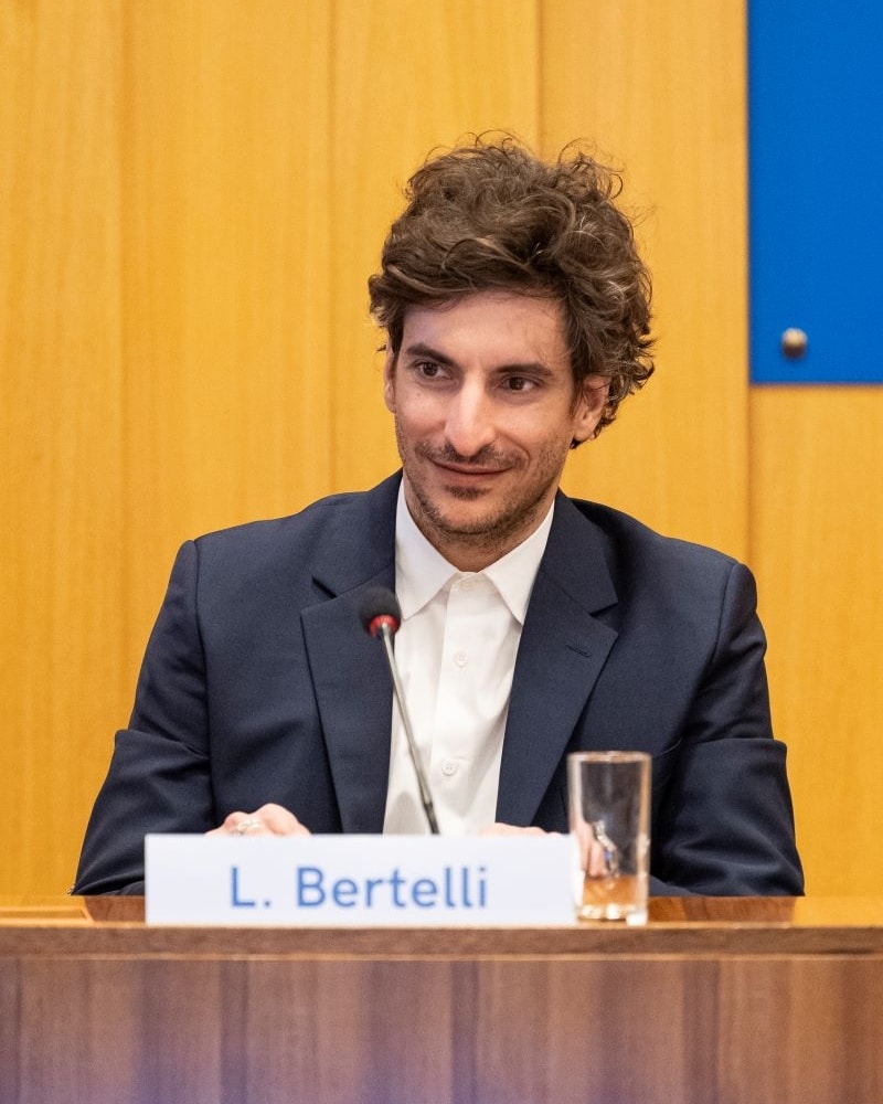Lorenzo Bertelli durante la conferenza dell'Unesco (courtesy Prada)