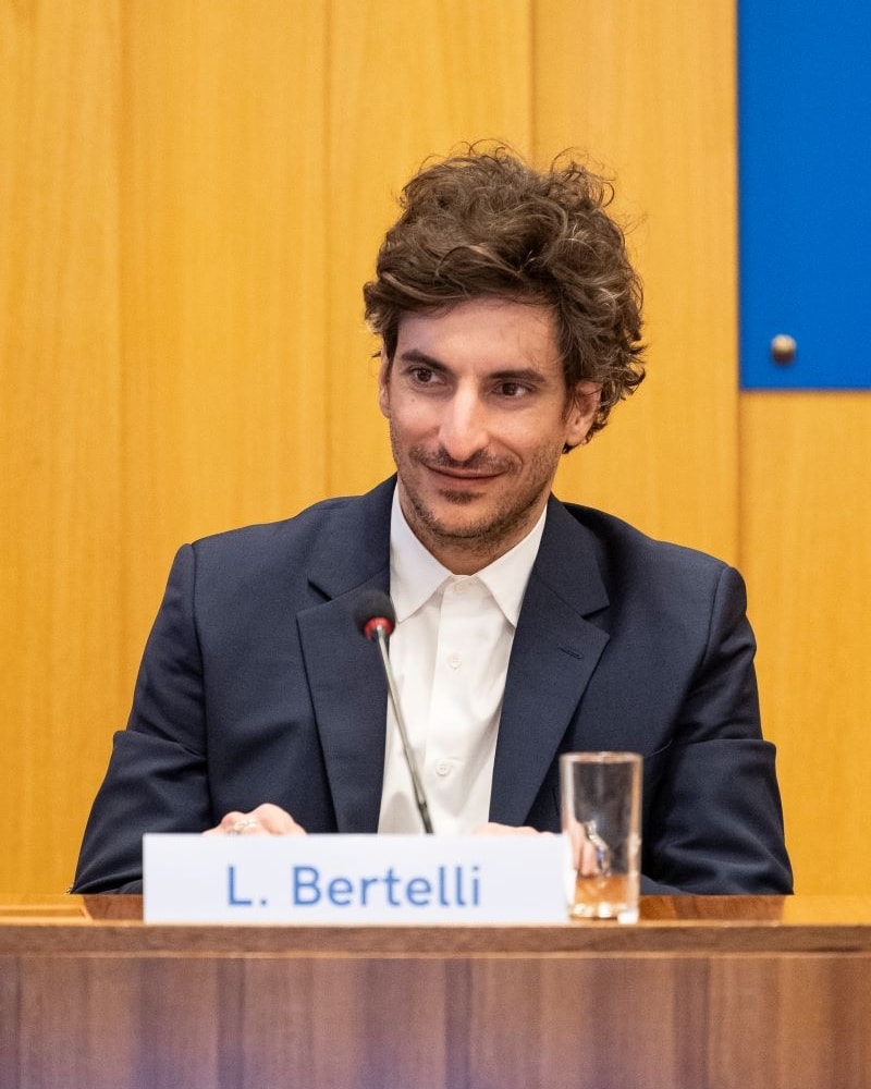 Lorenzo Bertelli durante la conferenza dell'Unesco (courtesy Prada)