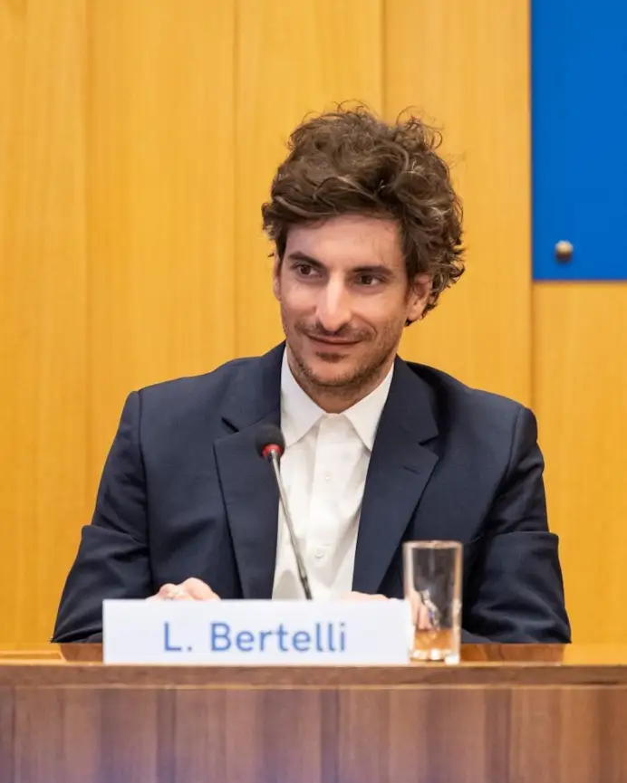 Lorenzo Bertelli durante la conferenza dell'Unesco (courtesy Prada)