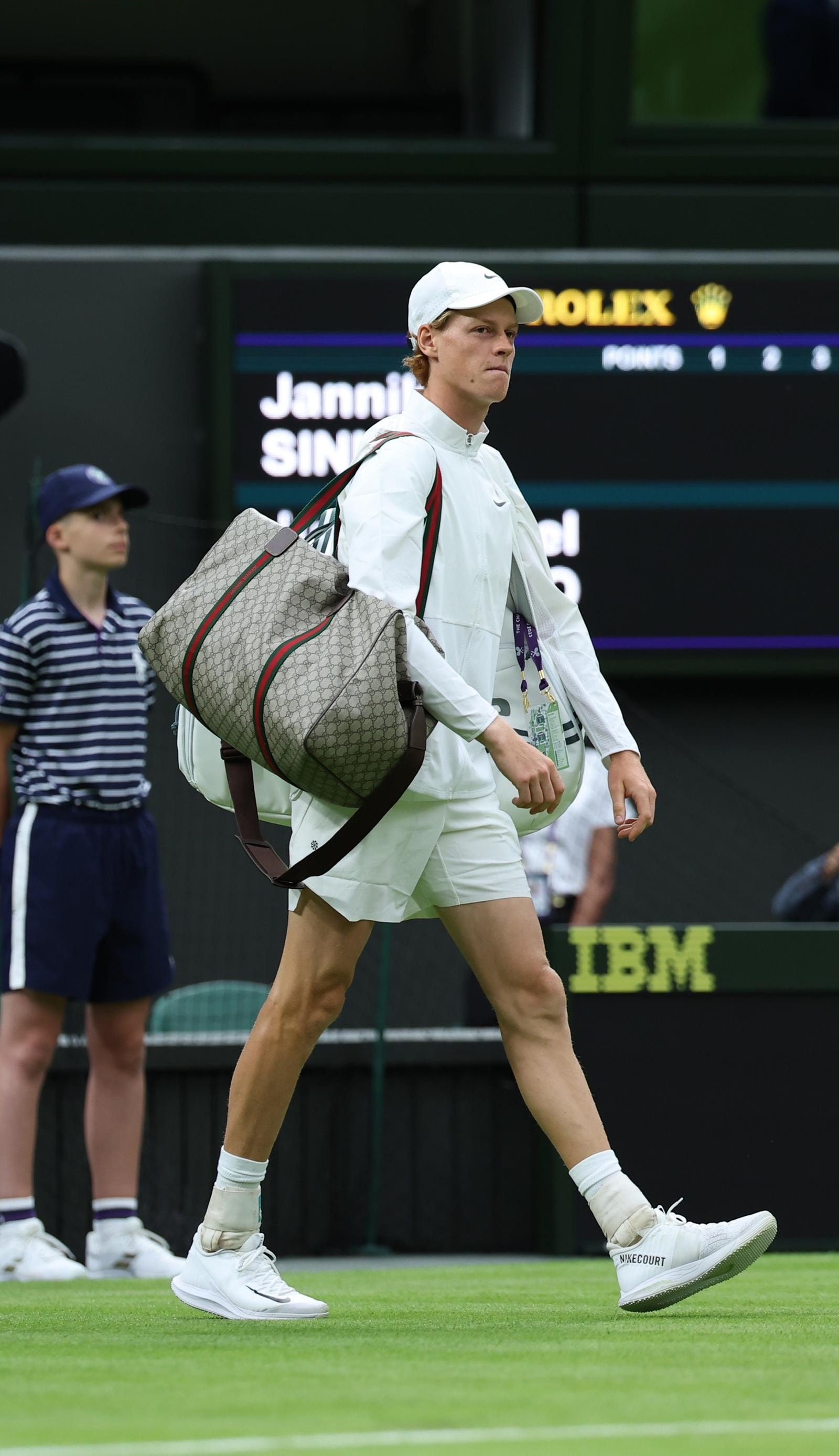 Jannik Sinner con il borsone Gucci a Wimbledon 2023 (courtesy Gucci)