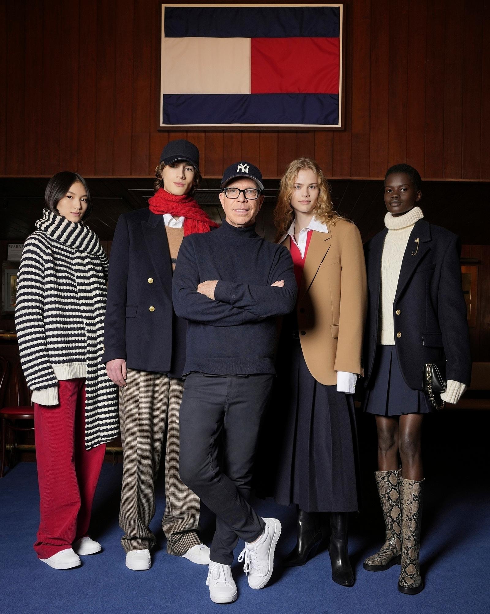 In esclusiva per Mff, uno scatto di Tommy Hilfiger con i modelli in look Tommy Hilfiger fall 2024 (Courtesy of Tommy Hilfiger)