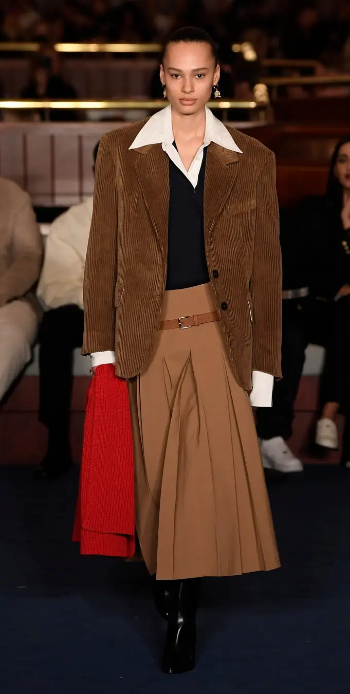 Un look Tommy Hilfiger fall 2024 (courtesy Tommy Hilfiger)