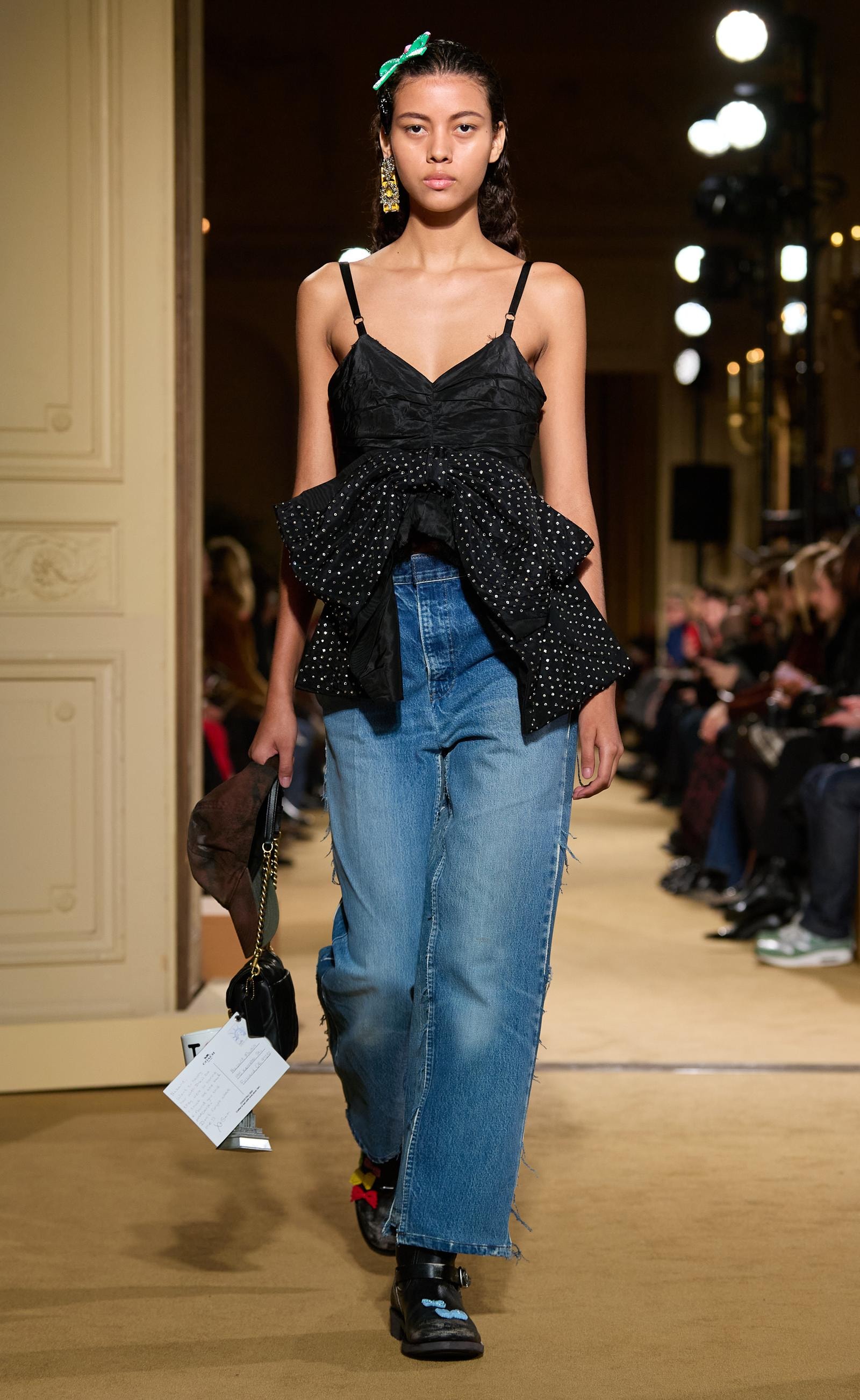 Un look Coach fall-winter 2024 (ph Isidore Montag, courtesy Coach)