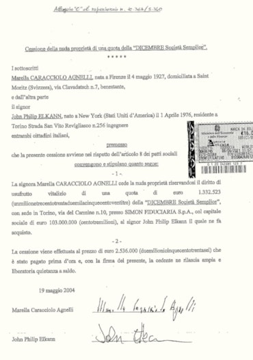 John Elkann e Margherita Agnelli. Al centro, il contratto di cessione delle quote della Dicembre da Marella Caracciolo ai tre fratelli ElkannEredità Agnelli, John Elkann al contrattacco: mia madre Margherita mi calunnia. Dicembre, i pm cercano i contratti originali