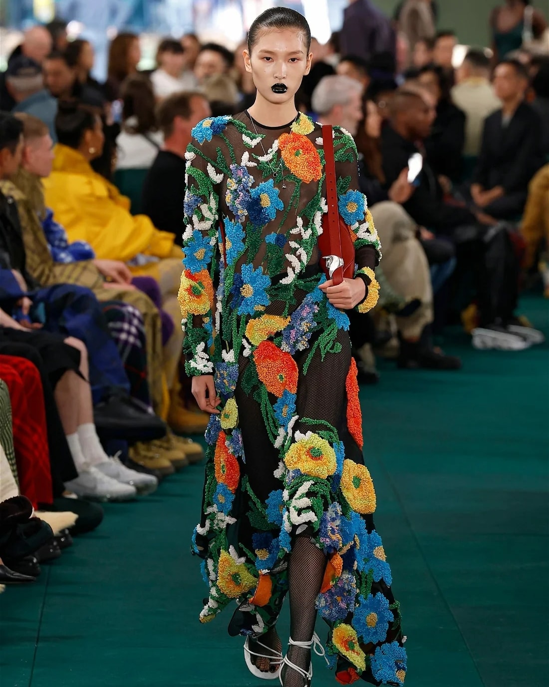 Un look Burberry spring-summer 2024 (courtesy Burberry)