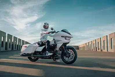 L’Harley CVO Road Glide ST