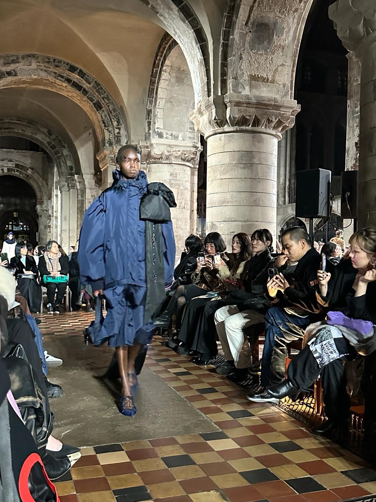 Un momento dello show di Simone Rocha