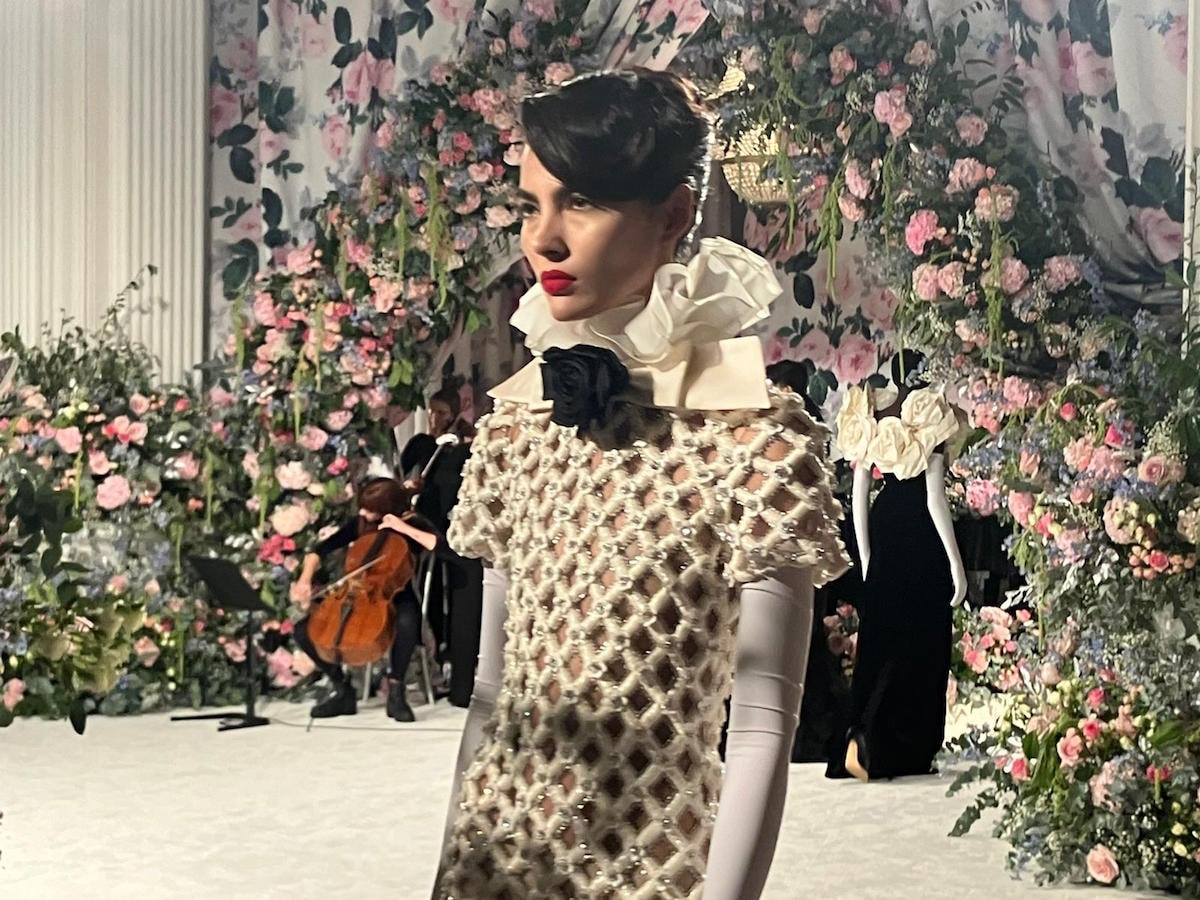 Un look fall-winter 2024/25 di Richard Quinn
