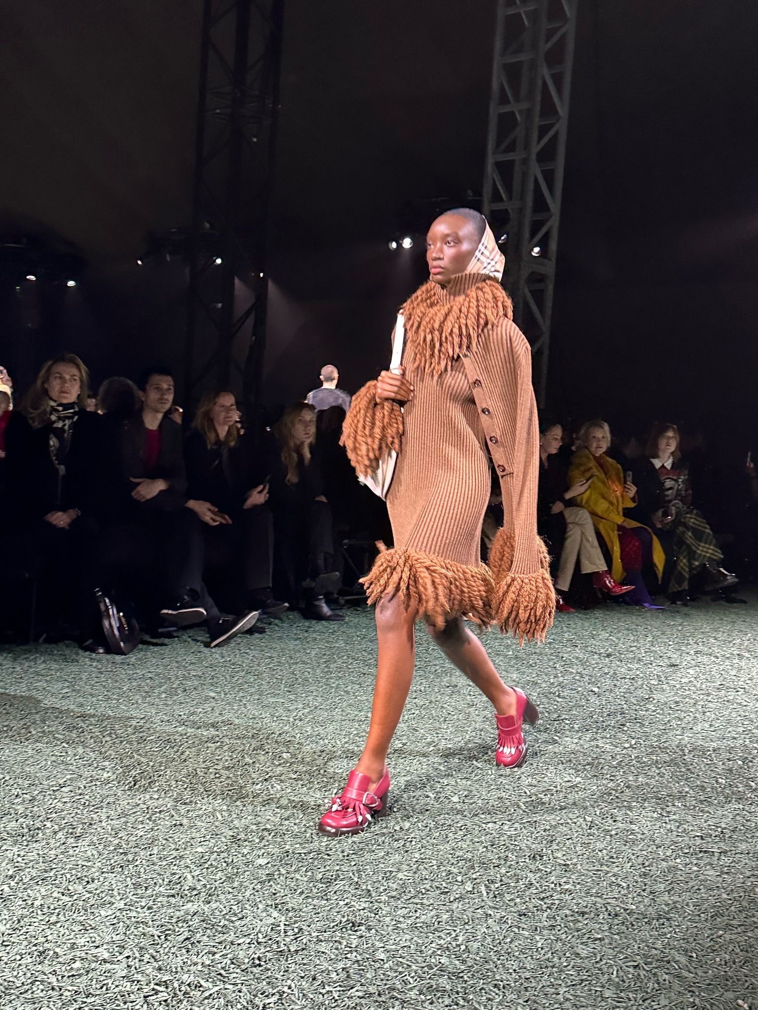 Un look Burberry fall-winter 2024