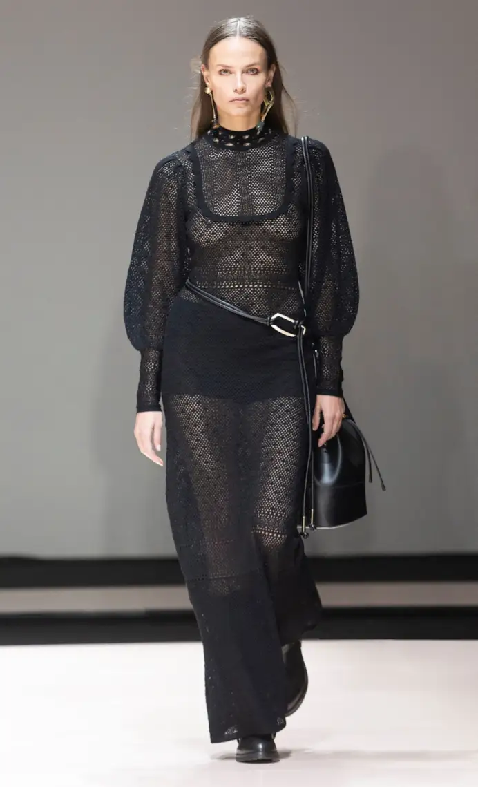 Natasha Poly sfila per Twinset fall-winter 2024