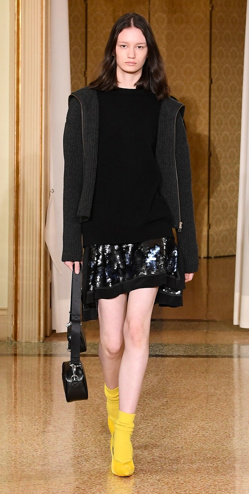 Un look fall-winter 2024/25 di Onitsuka Tiger