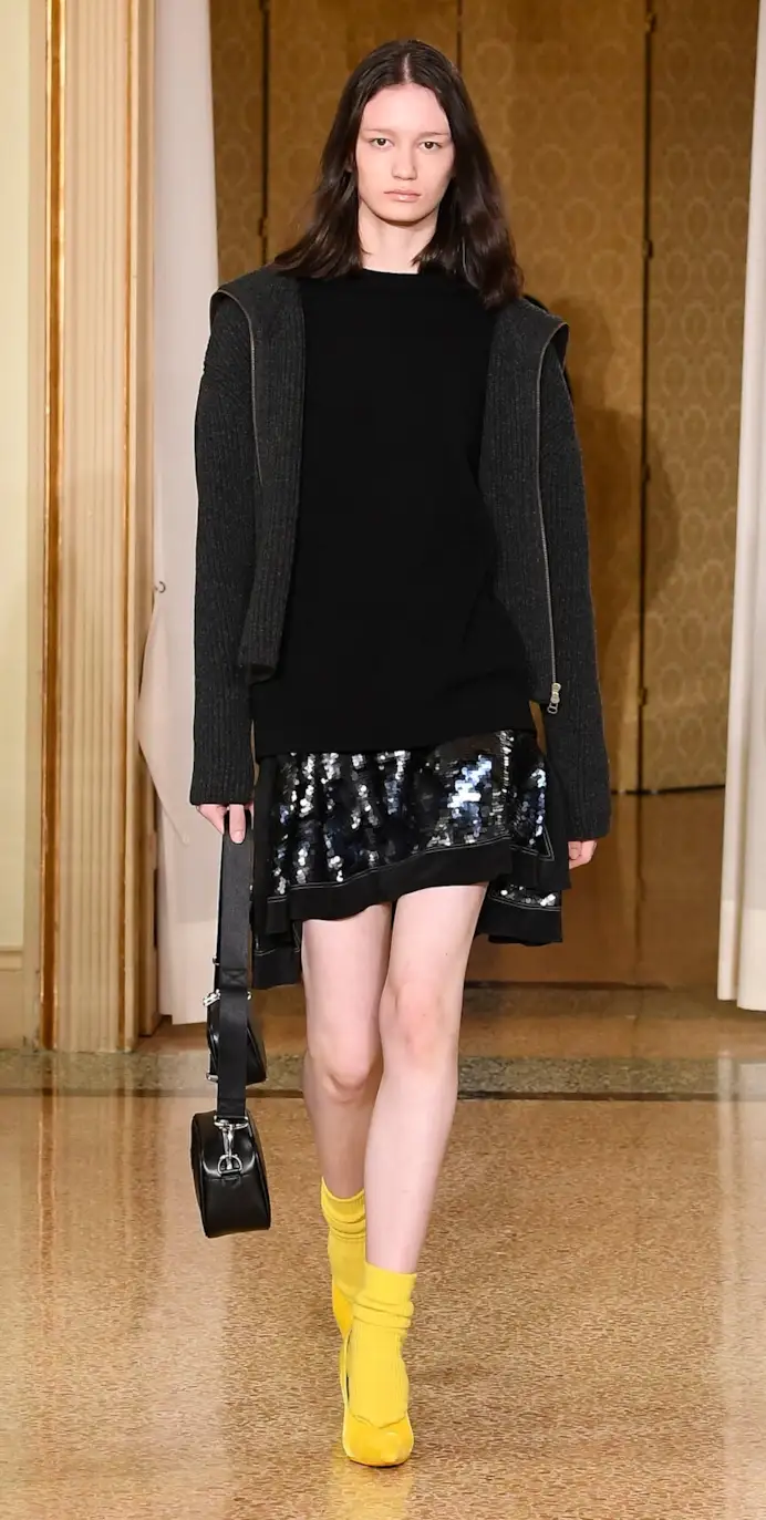 Un look fall-winter 2024/25 di Onitsuka Tiger