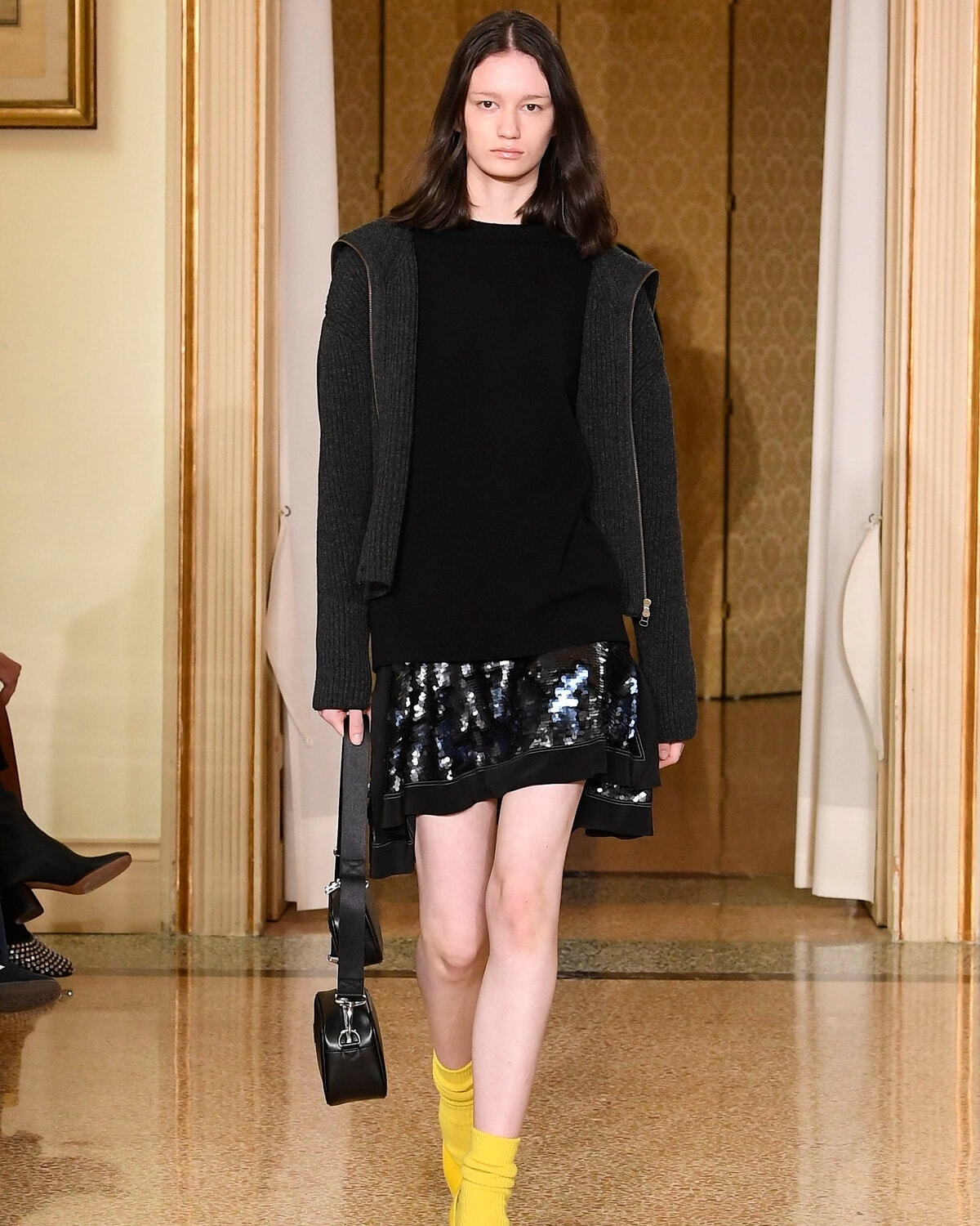 Un look fall-winter 2024/25 di Onitsuka Tiger