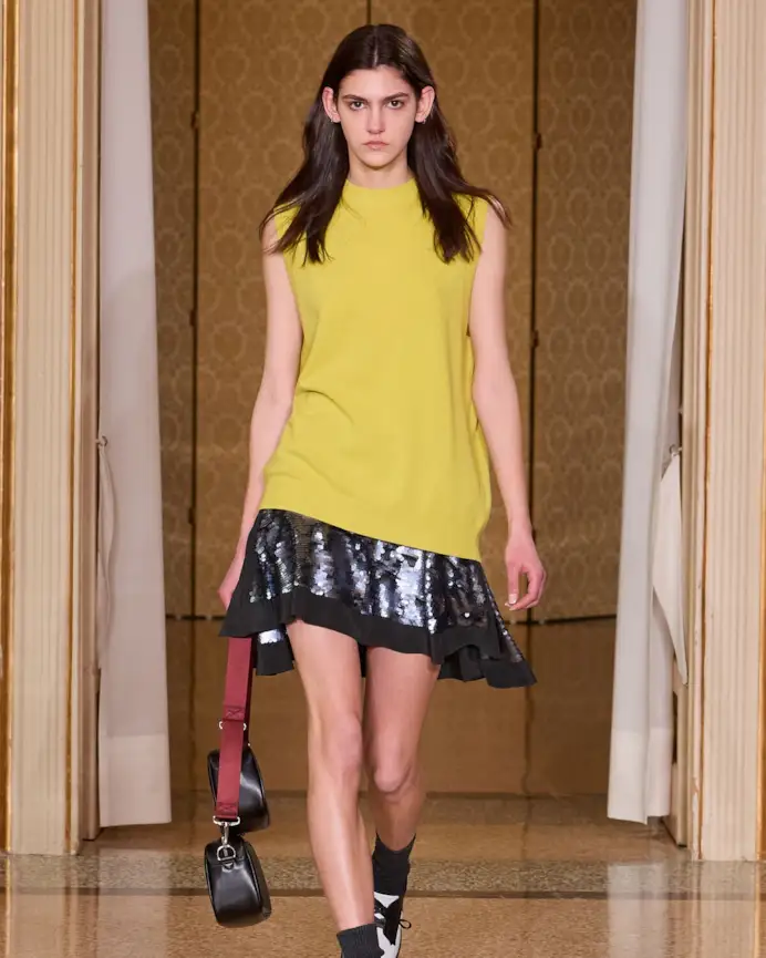 Un look fall-winter 2024/25 di Onitsuka Tiger