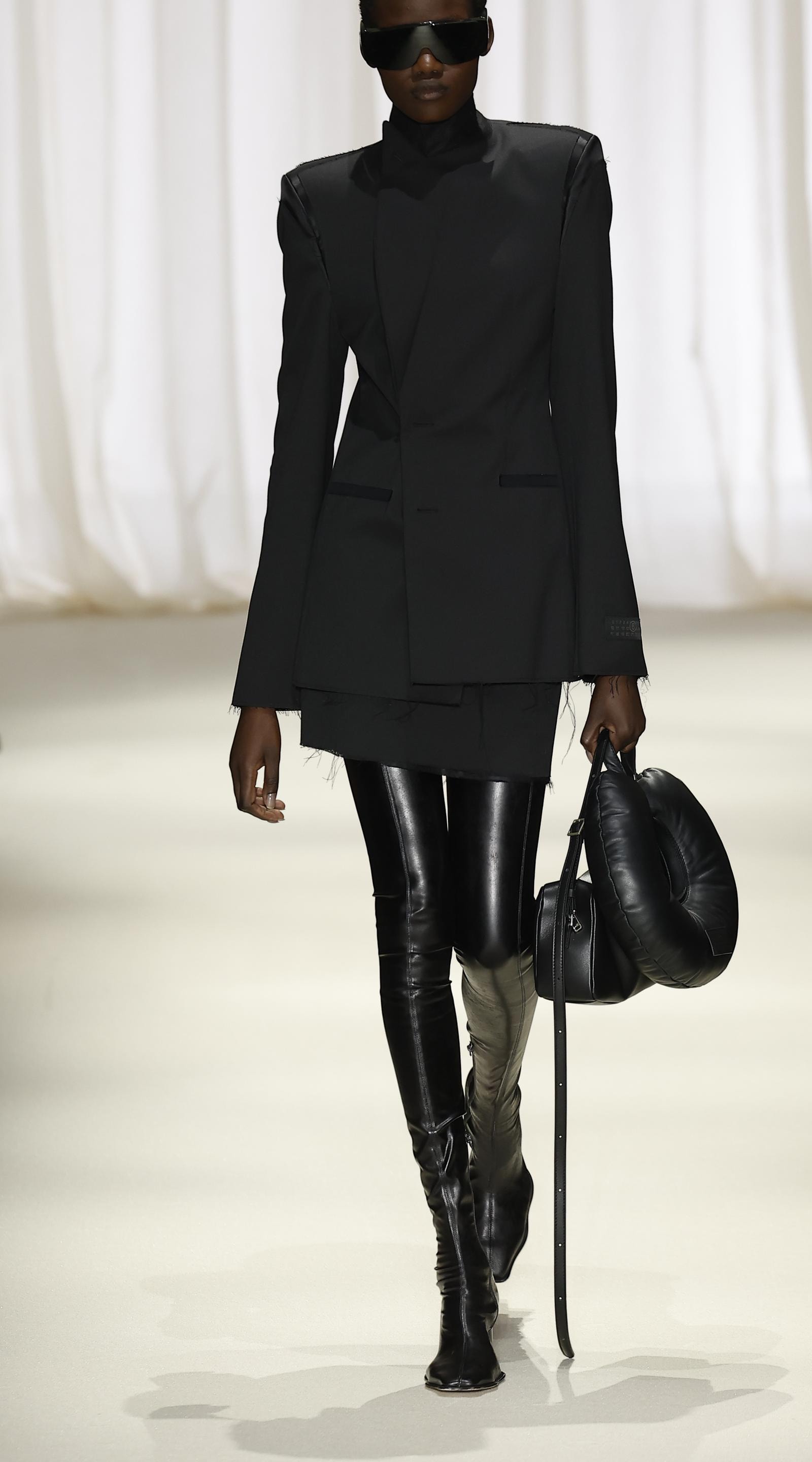 Un look Mm6 Maison Margiela fall-winter 2024 (courtesy Mm6 Maison Margiela)