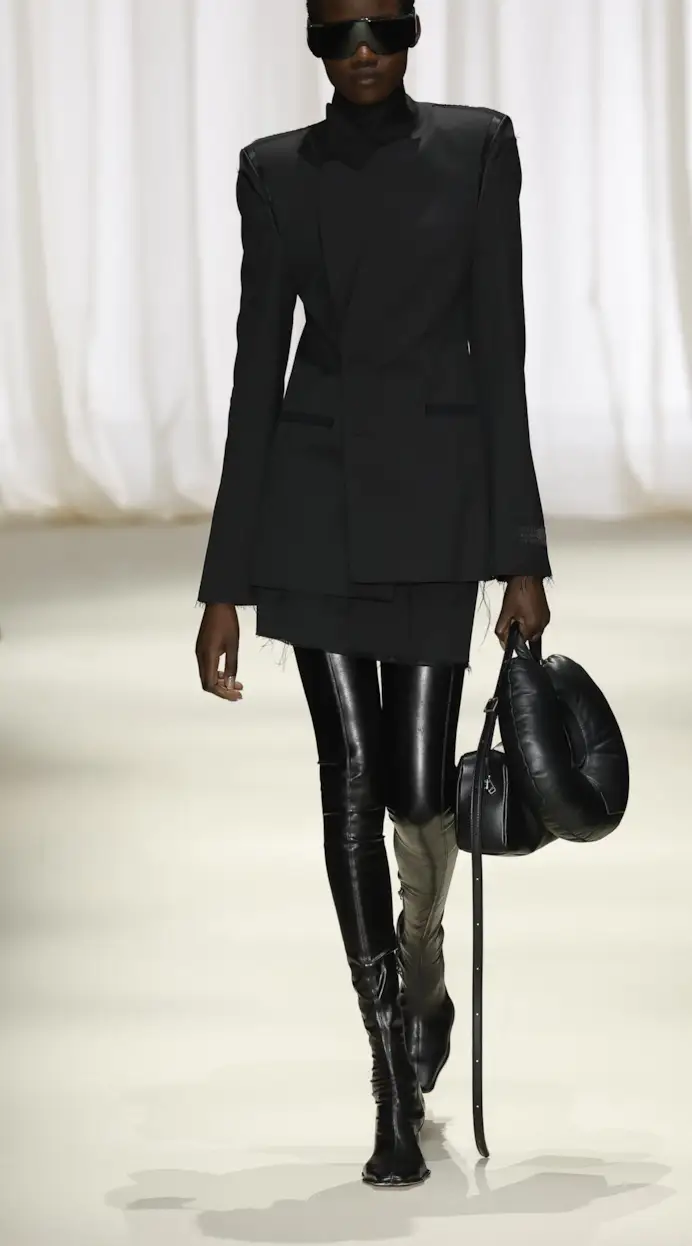 Un look Mm6 Maison Margiela fall-winter 2024 (courtesy Mm6 Maison Margiela)