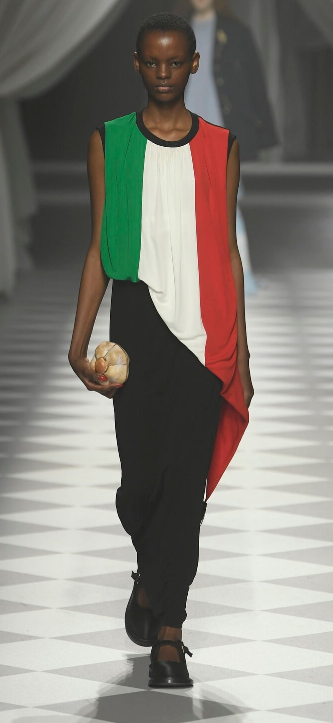 Un look Moschino fall-winter 2024/25
