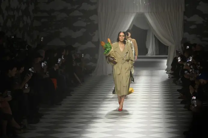 Il finale dello show Moschino fall-winter 2024/25