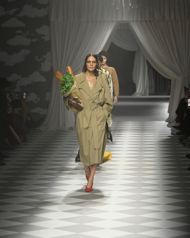 Il finale dello show Moschino fall-winter 2024/25