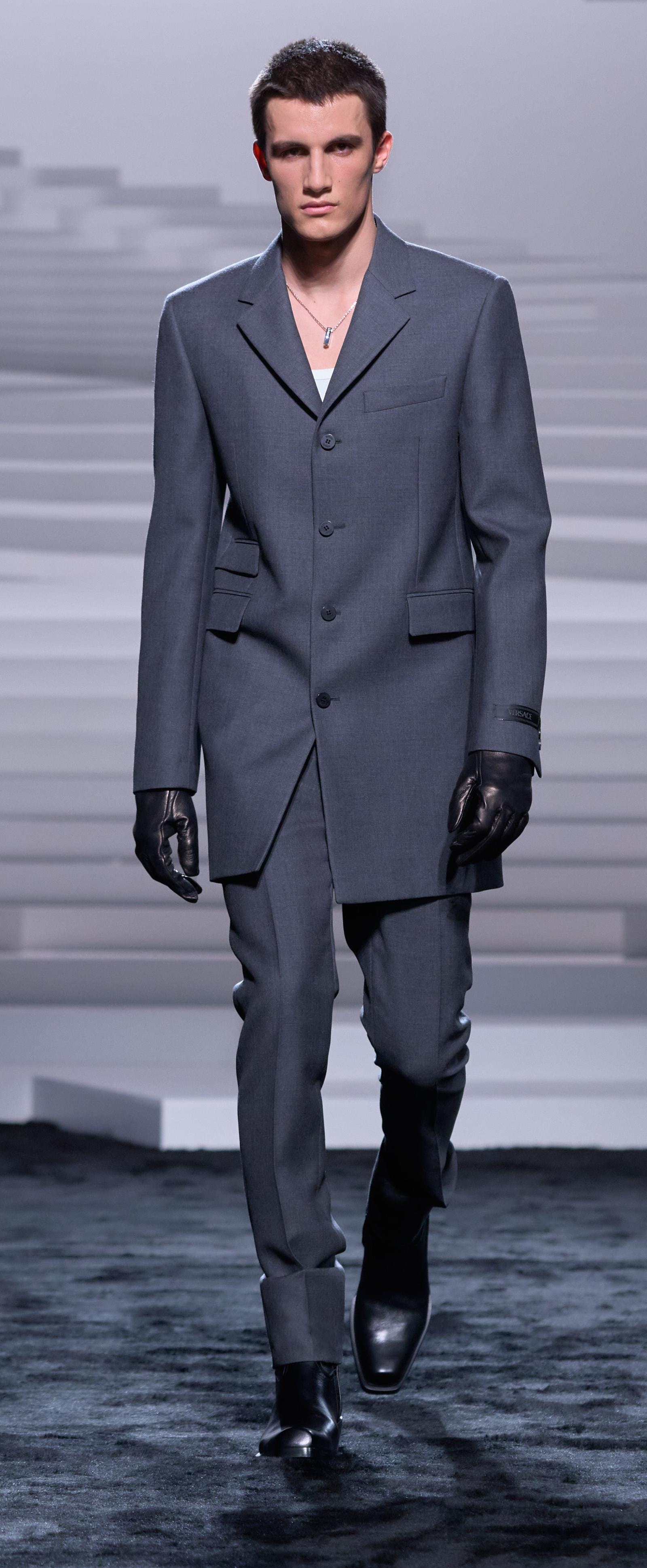 Un look Versace fall-winter 2024/25 (courtesy Versace)