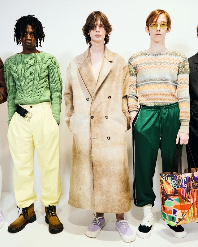 Un momento dal backstage di Loewe fall-winter 2024/25 (courtesy Loewe/Molly Lowe)