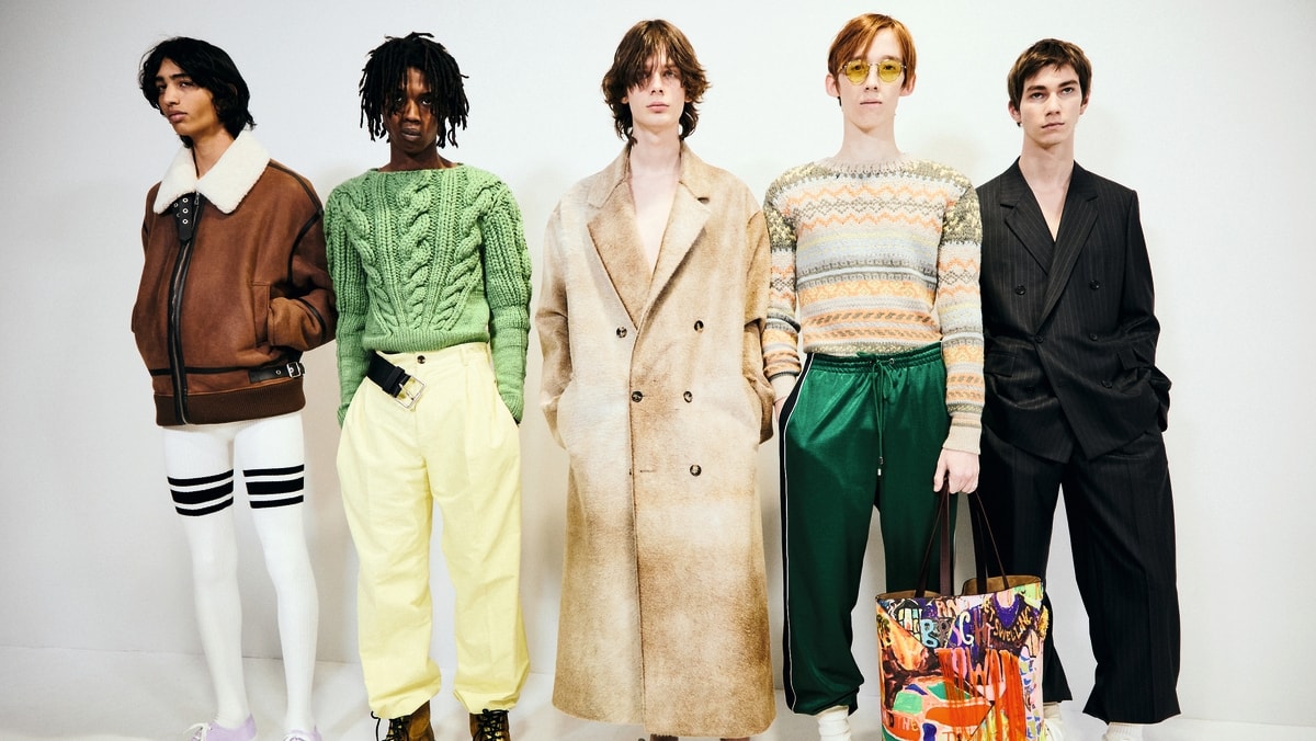 Un momento dal backstage di Loewe fall-winter 2024/25 (courtesy Loewe/Molly Lowe)