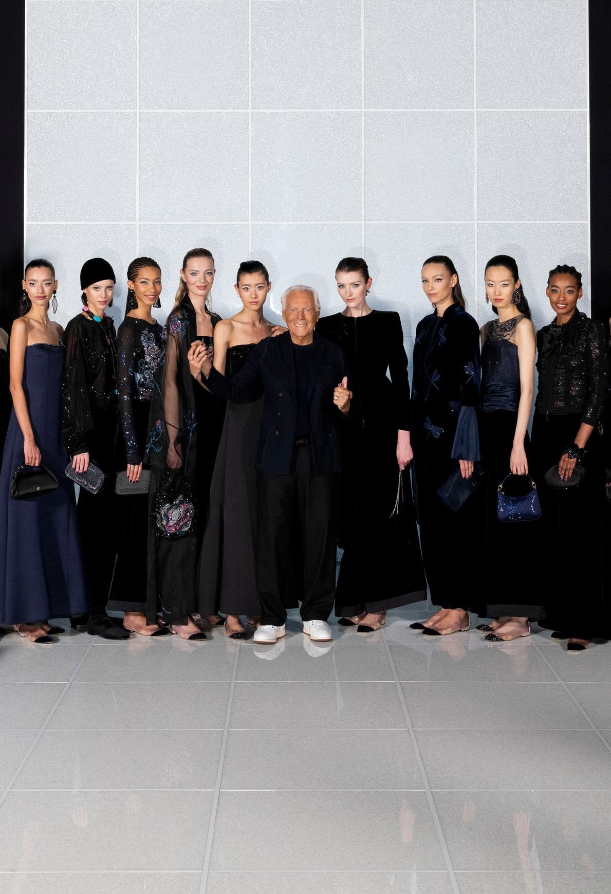 Il finale della sfilata di Giorgio Armani fall-winter 2024